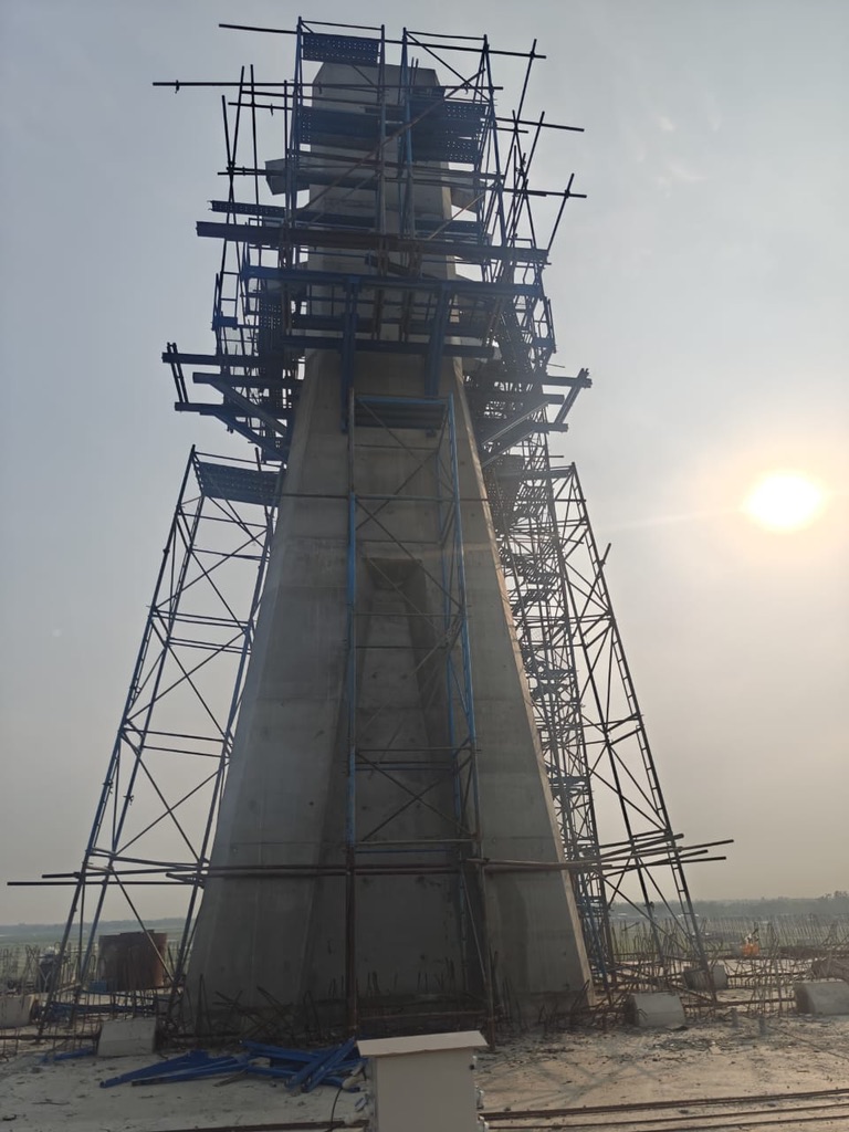 Bridge pier construction with scaffolding